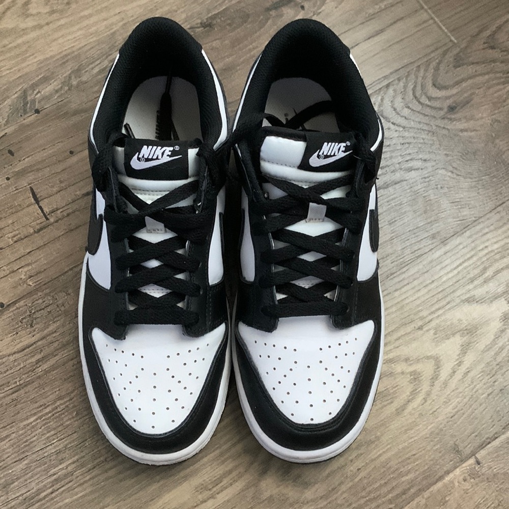 Nike panda dunks boys size 7, women's size 9